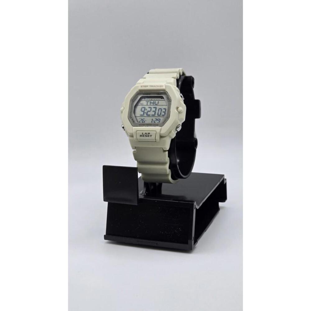 Casio LWS2200H-8AV Women's Digital Watch with Step Tracker Dual Time